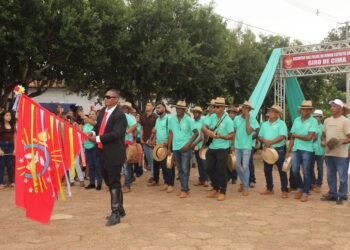 Chegada da Folia do Divino Espírito Santo emociona Silvanópolis e reforça tradição histórica