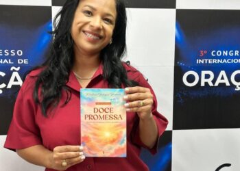 A jornalista Karolinne Rodrigues lança em Goiânia, DOCE PROMESSA, seu primeiro trabalho literário